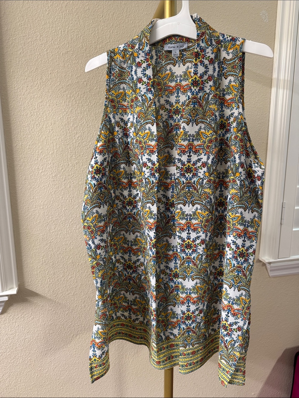 Sleeveless Paisley-Print Tunic Top in White and Yellow